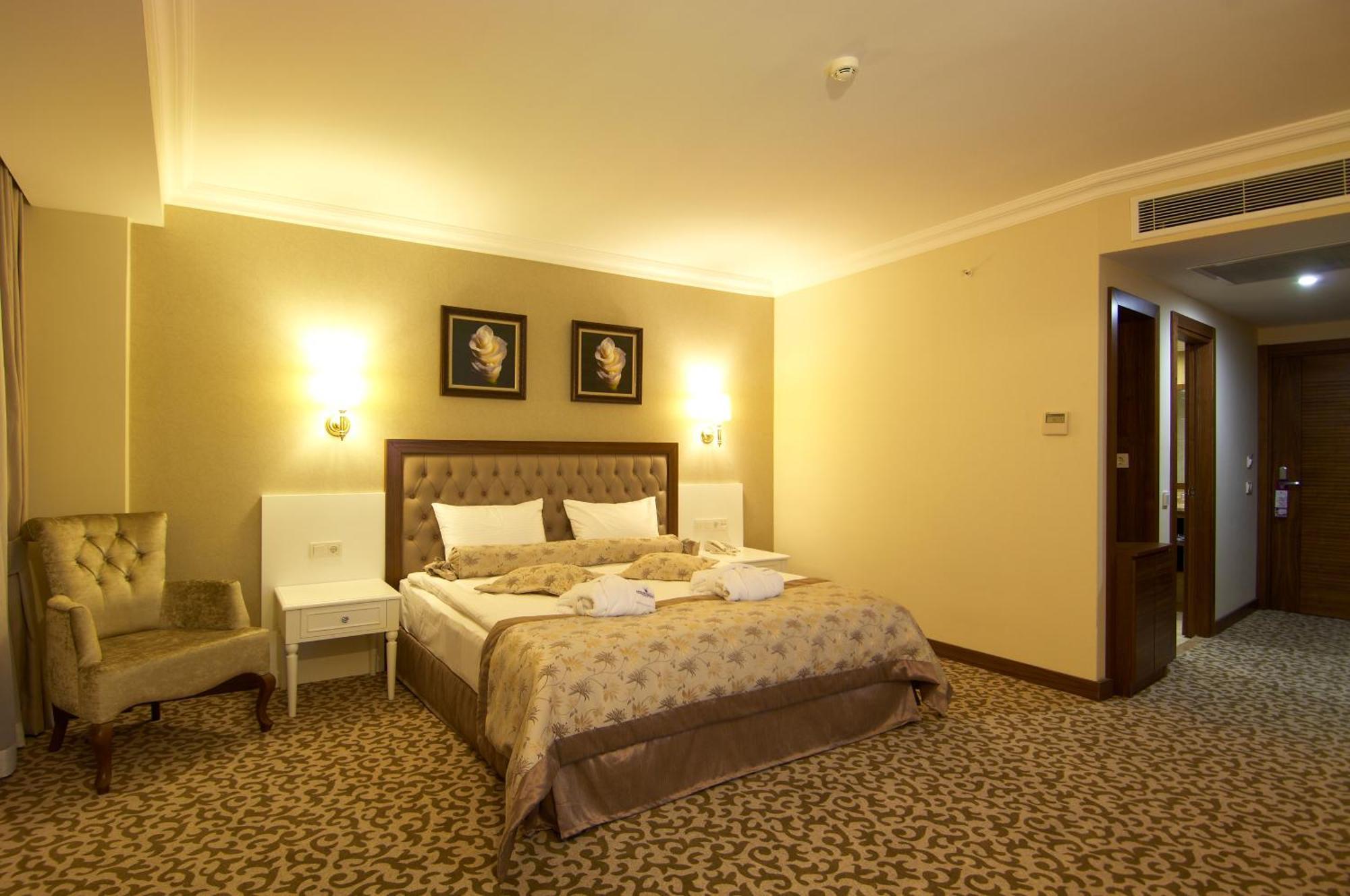 Safran Thermal Resort Sandıklı Esterno foto